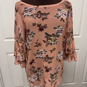 4/$20 BOBEAU Gorgeous, sheer rose colored multi-floral flared sleeve top. MEDIUM